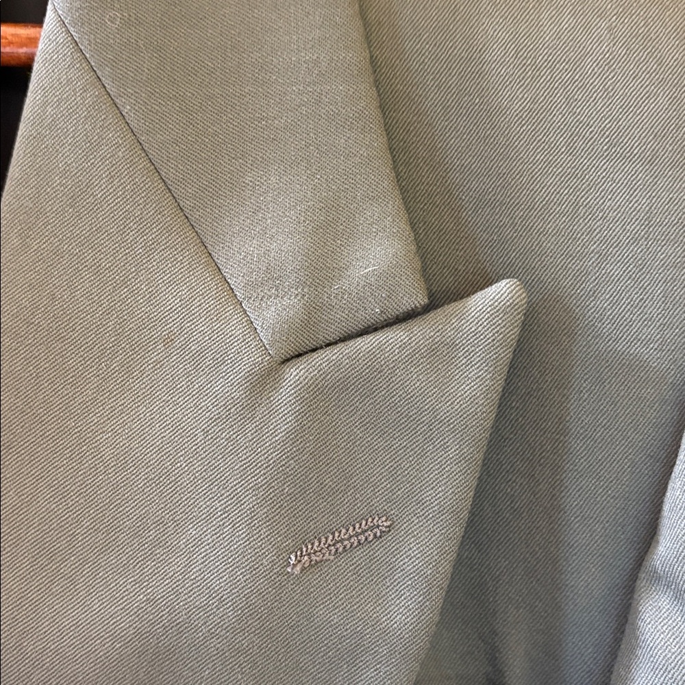 Vintage 1980s Oscar de la Renta 42 L Double-Breasted Blazer
Dark Sage Green - Picture 4 of 4